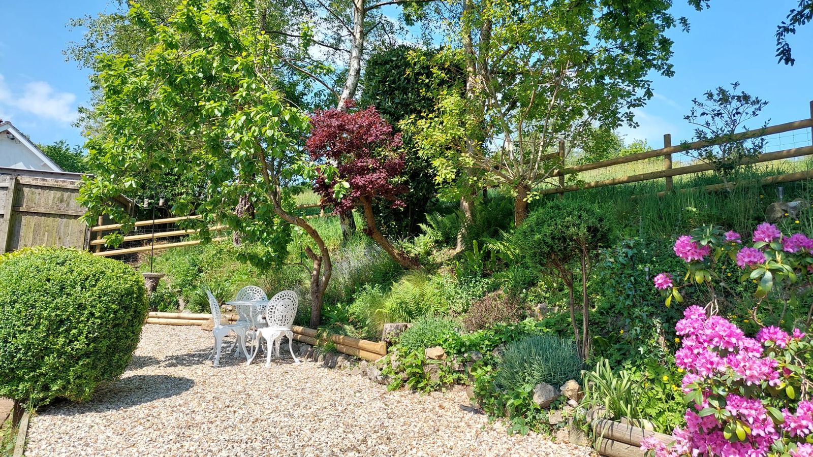Garden tea area at Wellington Farm holiday cottage